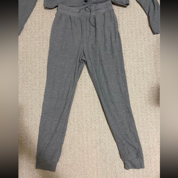 Matching lounge wear - Picture 3 of 3